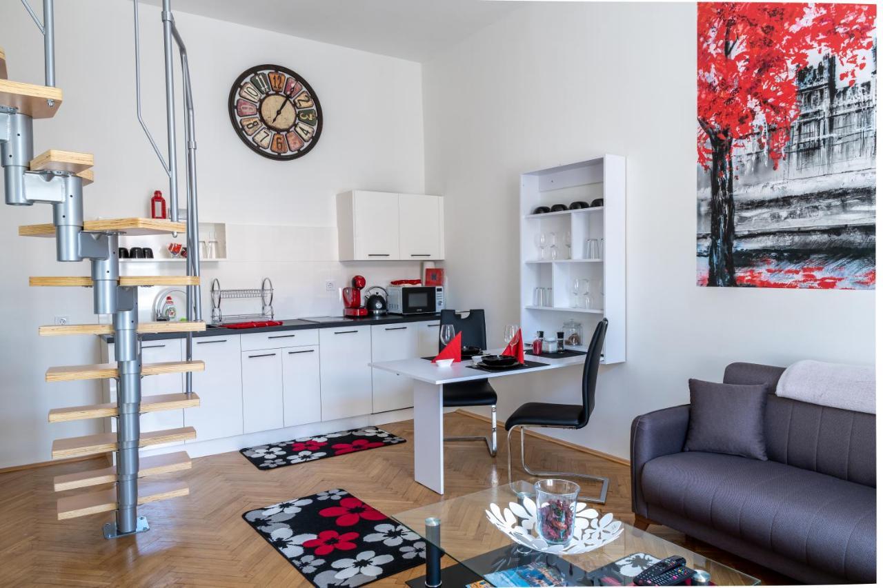 Biztos Kucko Apartment แซแก็ด ภายนอก รูปภาพ